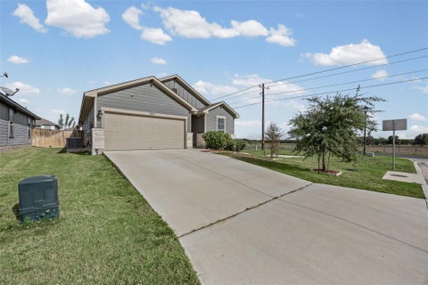 Photo of 100 Eagles Dare LN, Jarrell, TX 76537 (MLS # 8106472)