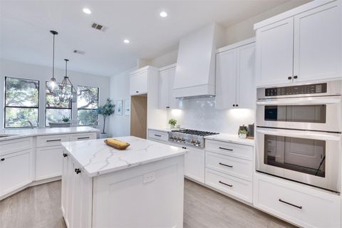 Tiny photo for 13601 Montview DR, Austin, TX 78732 (MLS # 4843984)