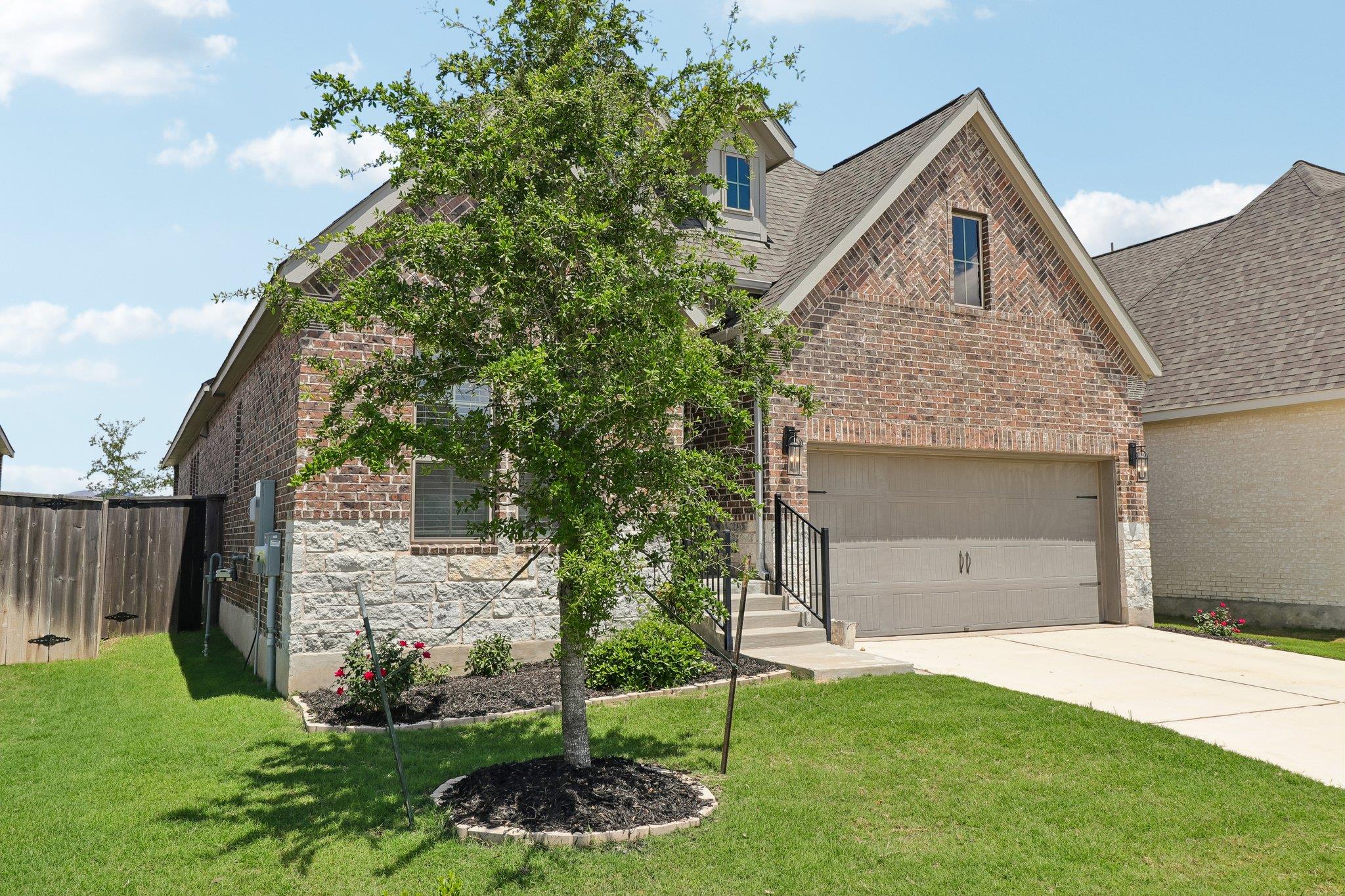 112 Chinaberry BND