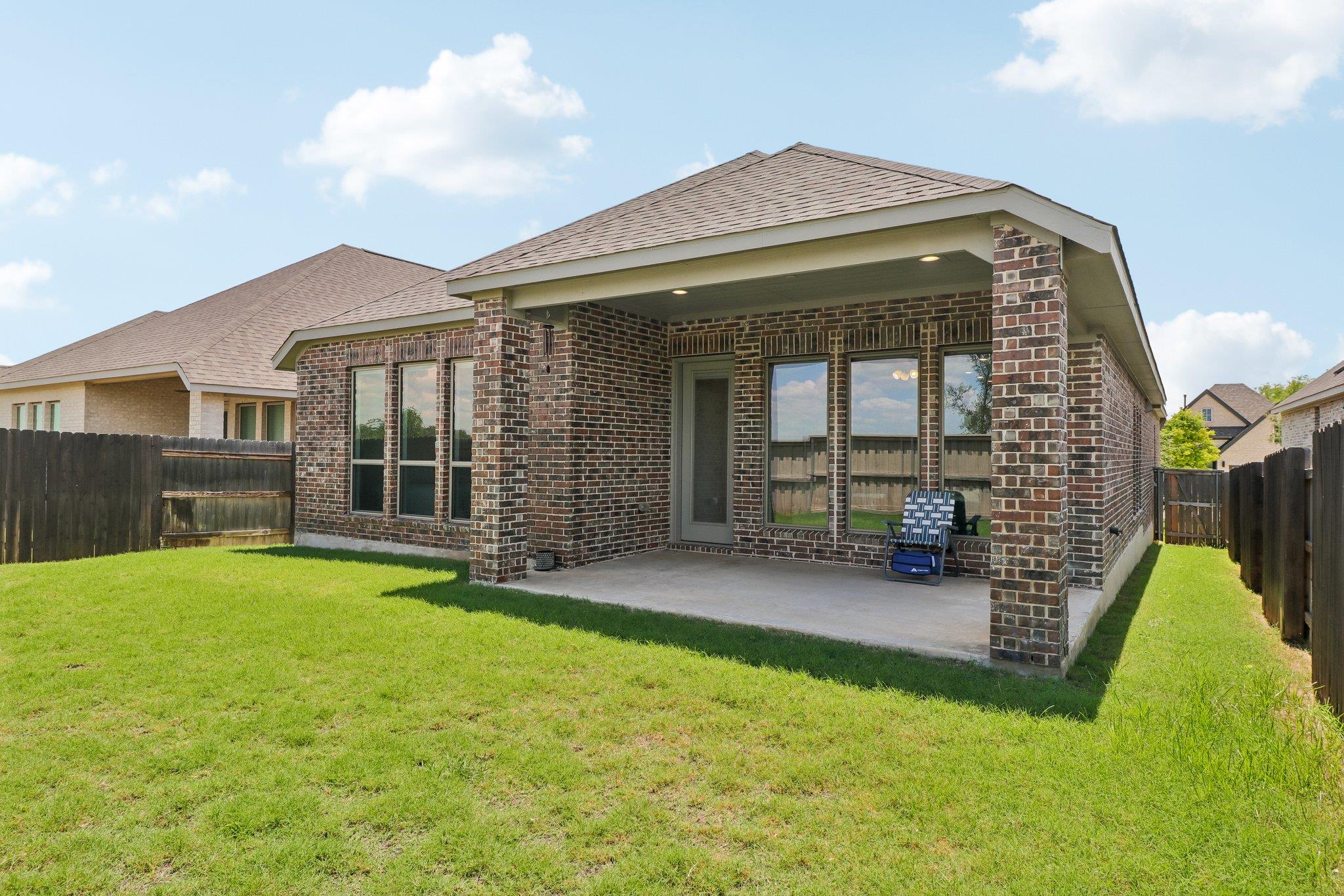 112 Chinaberry BND