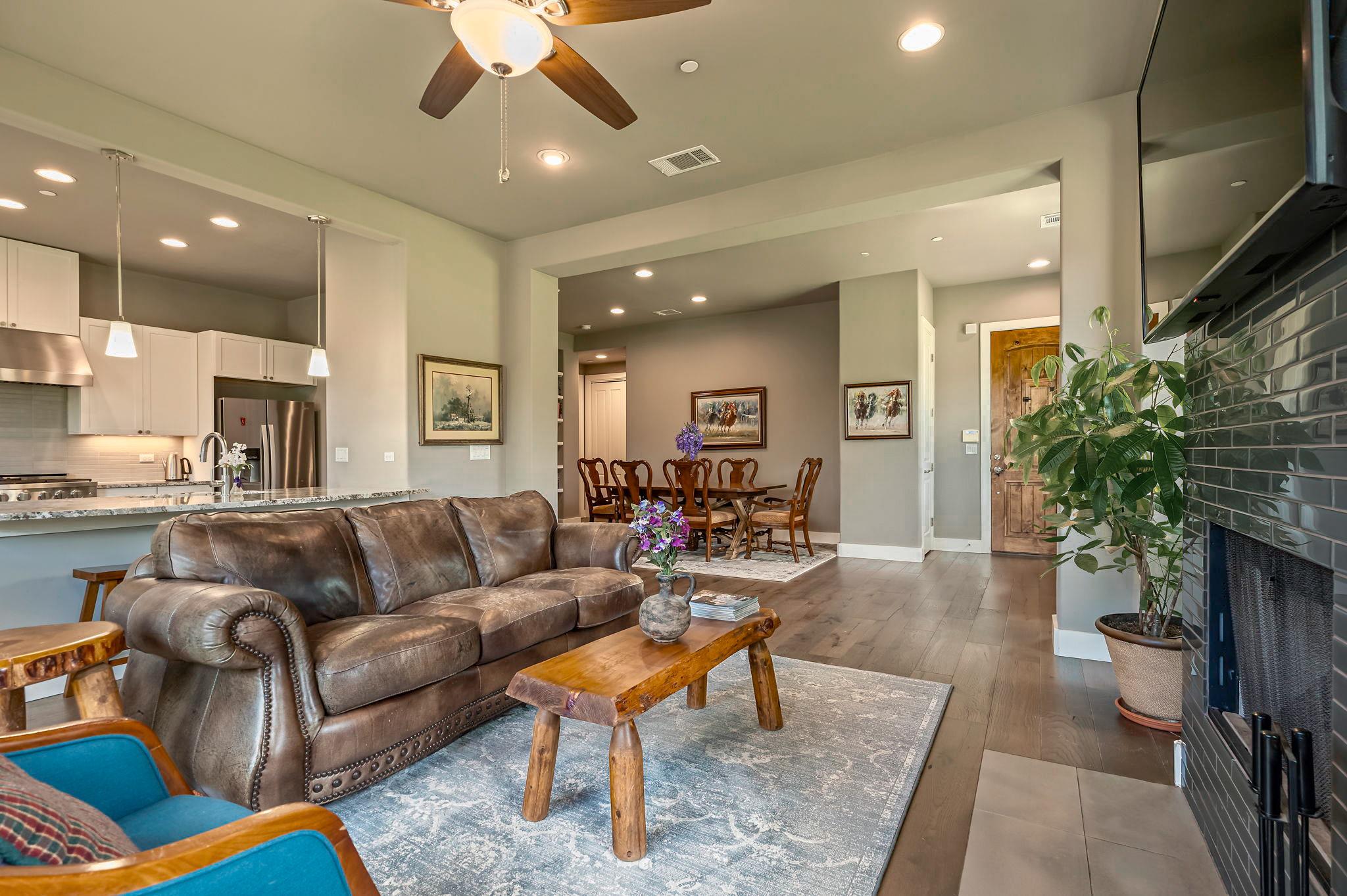 8200 Southwest PKWY 306