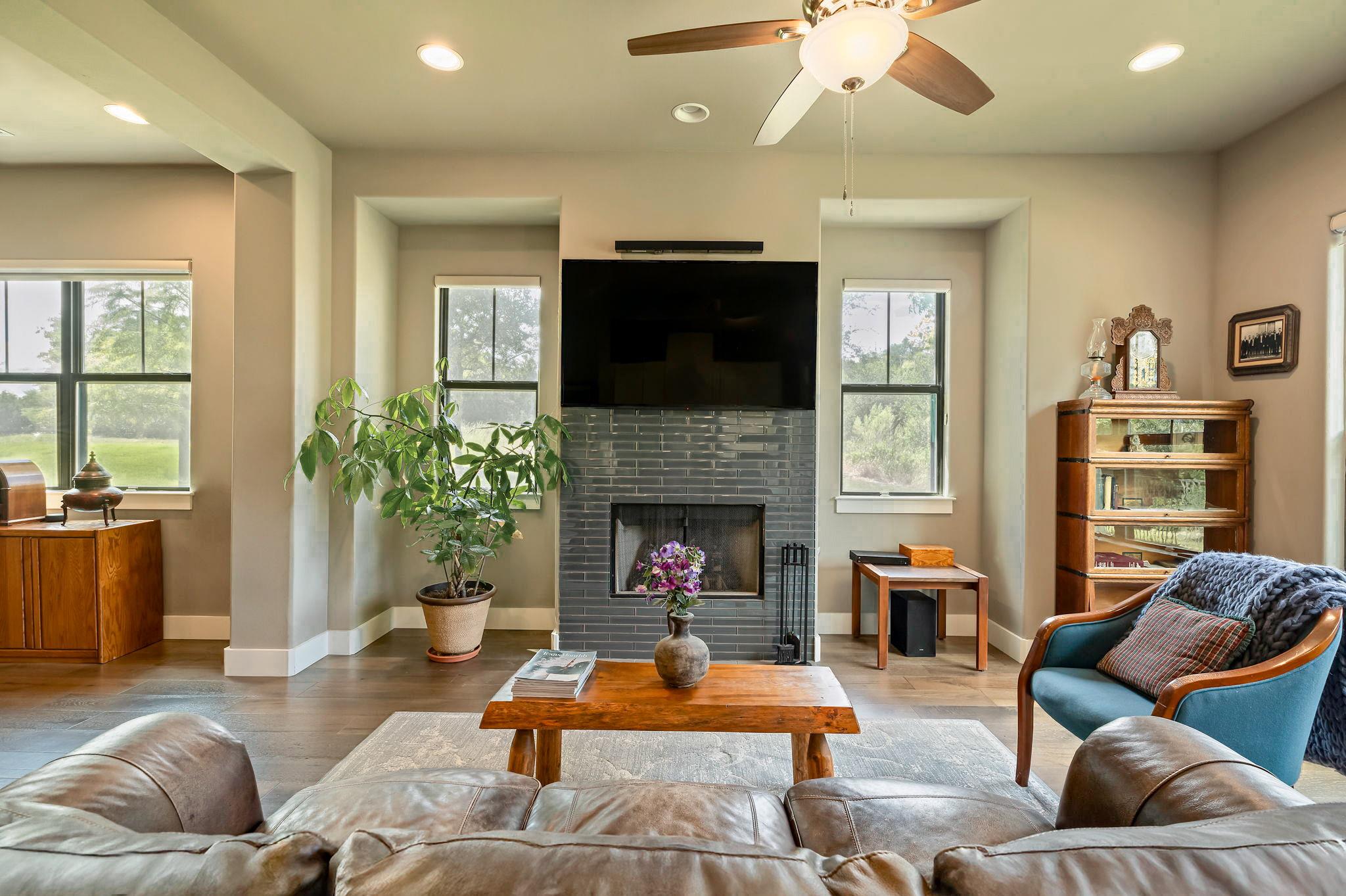 8200 Southwest PKWY 306