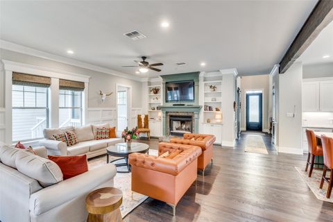 Photo of 911 Farm ST, Bastrop, TX 78602 (MLS # 3539418)