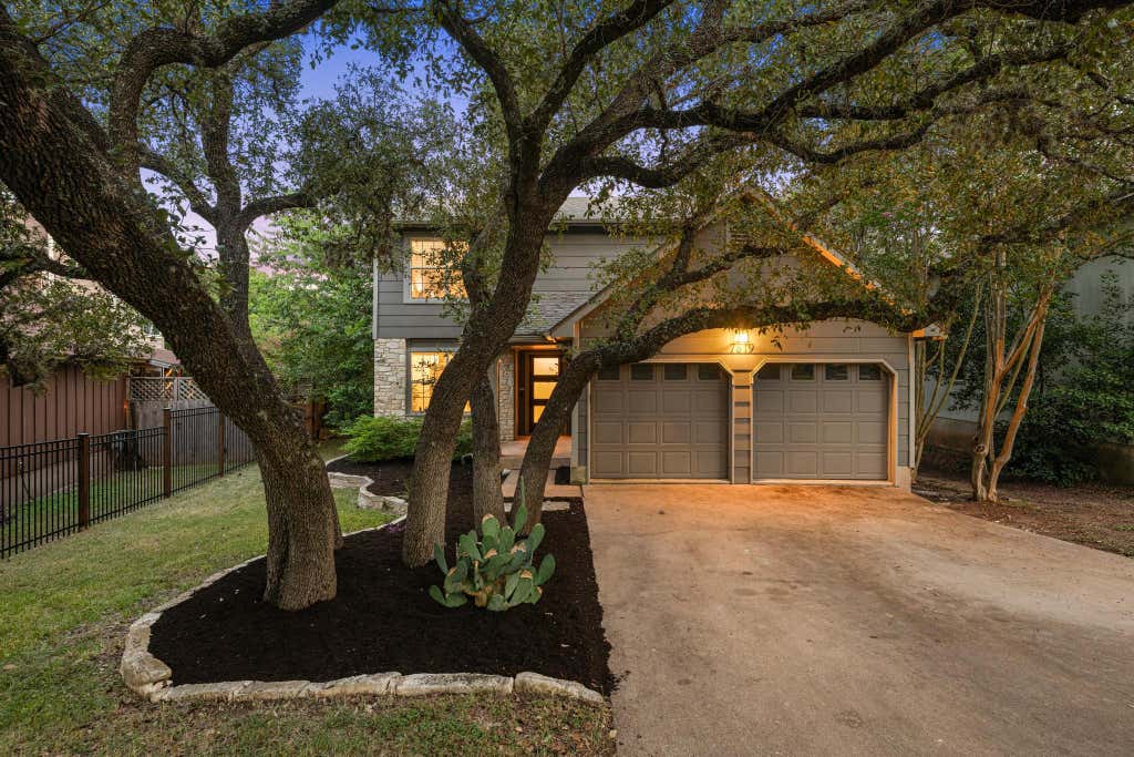 Photo of 7819 Palacios DR, Austin, TX 78749 (MLS # 2671253)