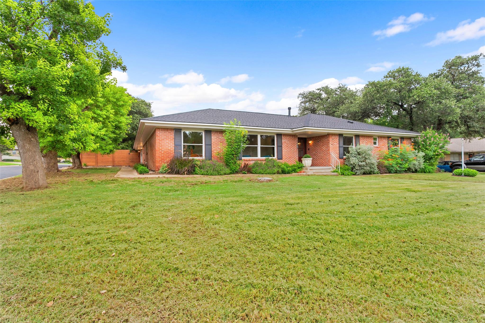 1308 Cardinal Hill CIR