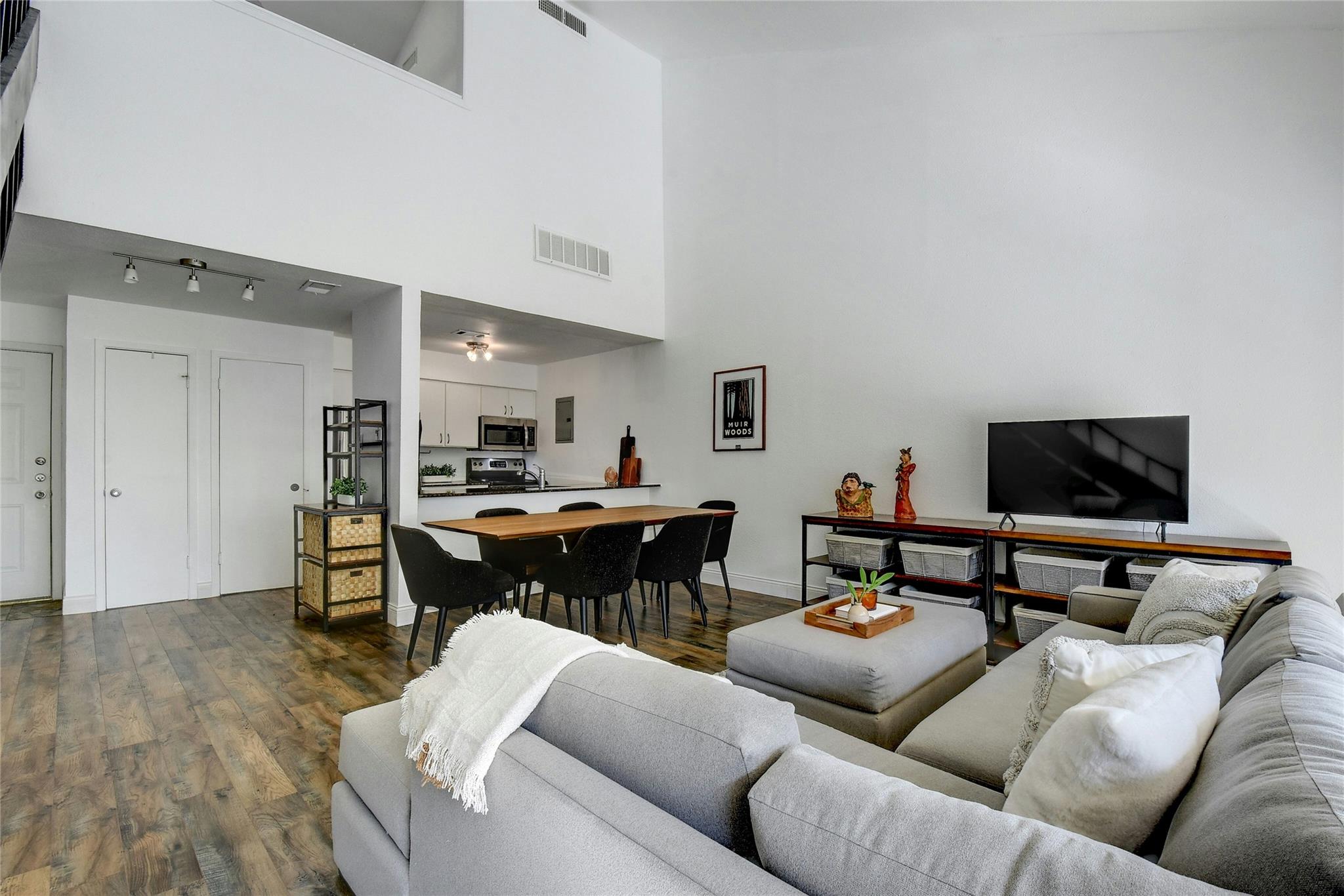 1818 S Lakeshore BLVD 30