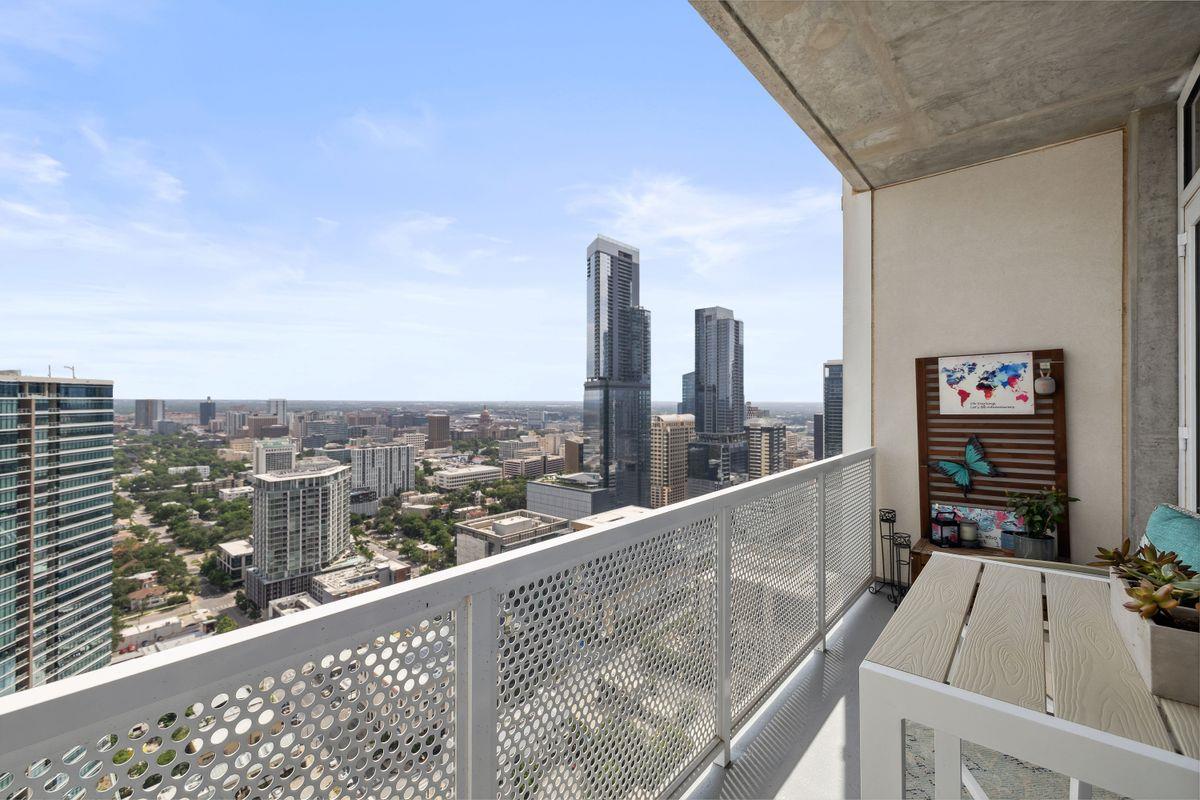 301 West Ave 3802