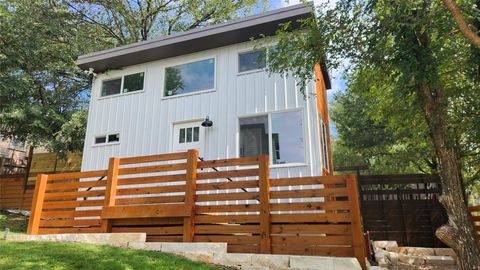 Photo of 1134 Lott Ave, Austin, TX 78721 (MLS # 2611897)