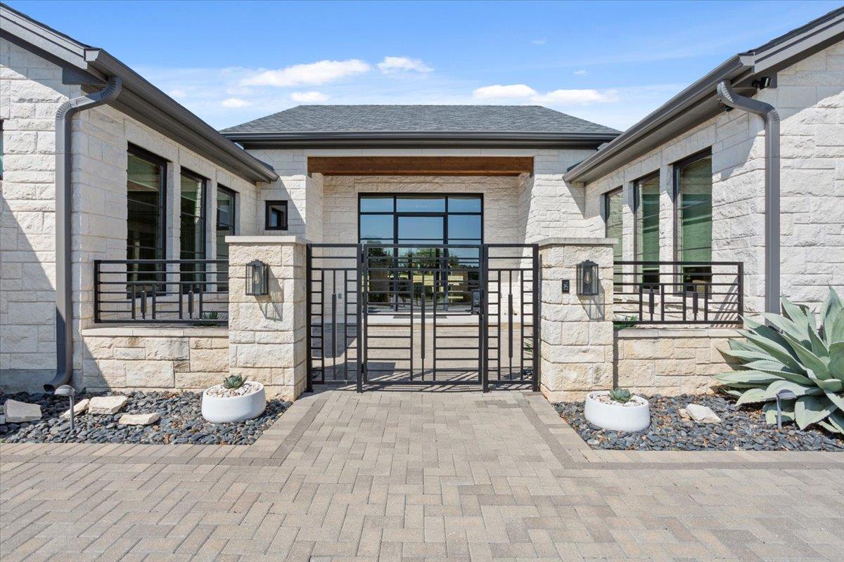 309 Highland Spring LN
