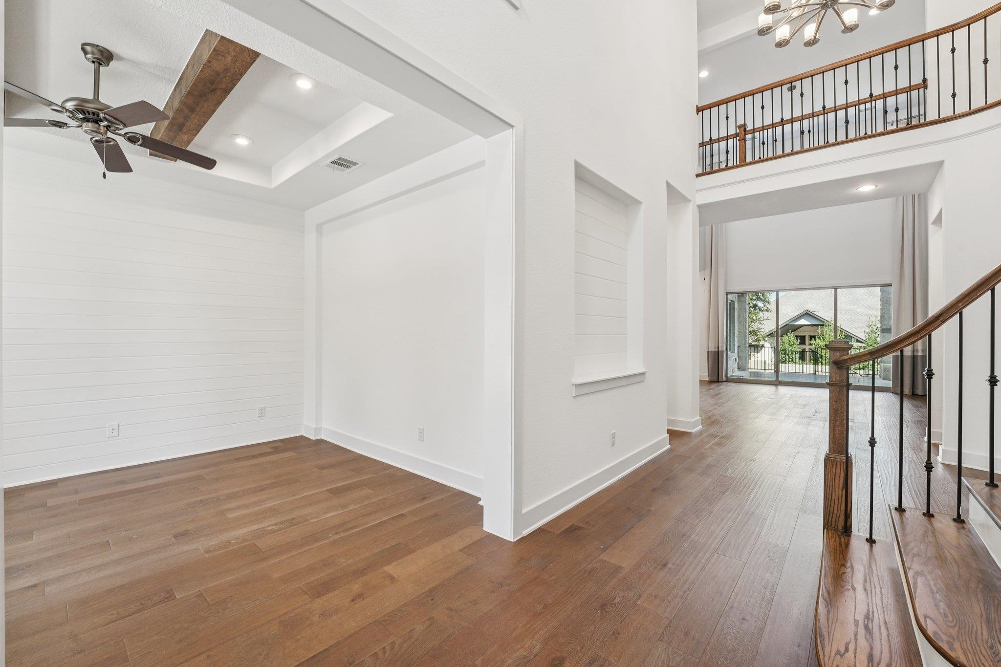 100 Barefoot Park LN
