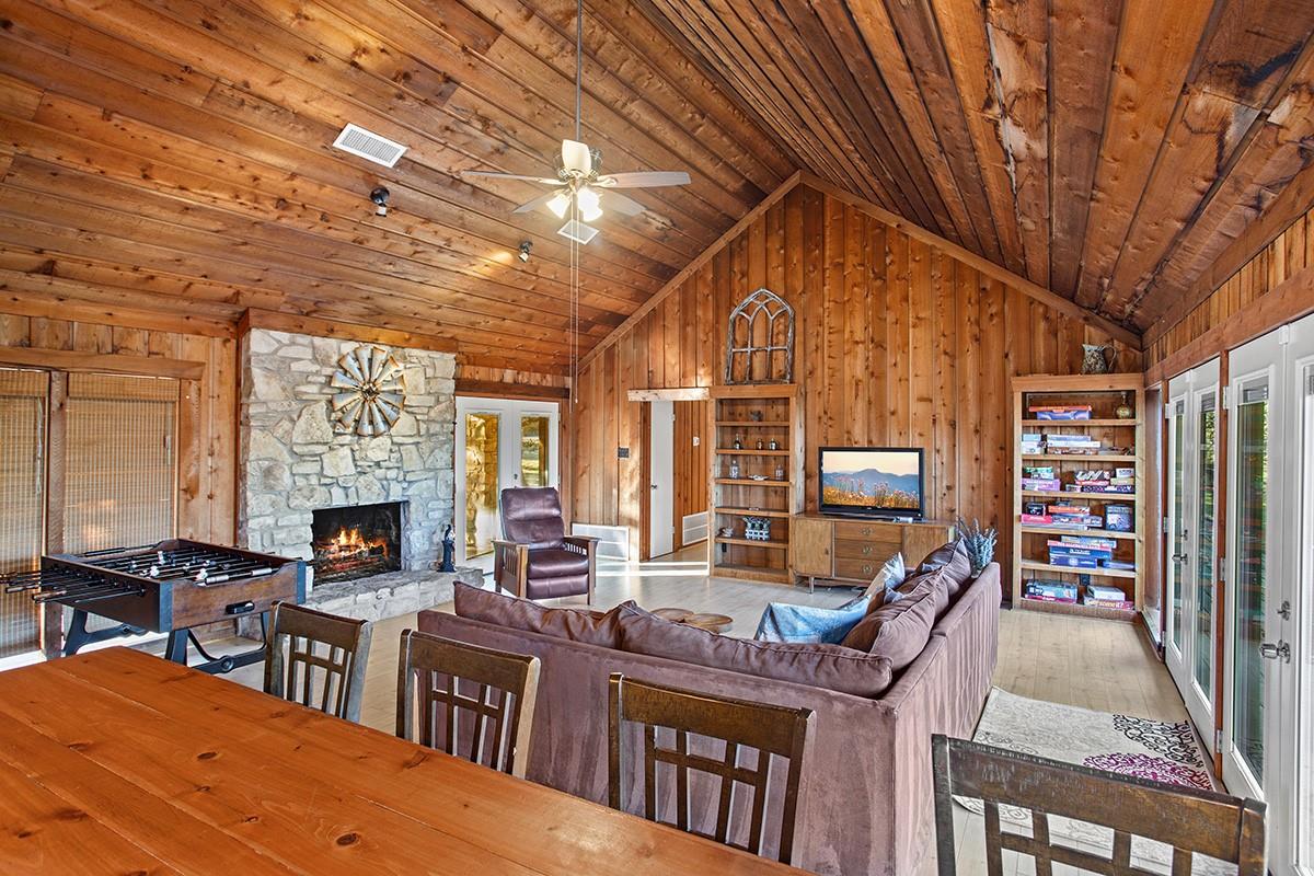 411 Whitetail Ridge RD