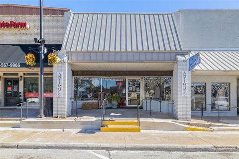 Photo of 123 W Buck Street St, Caldwell, TX 77836 (MLS # 1346370)