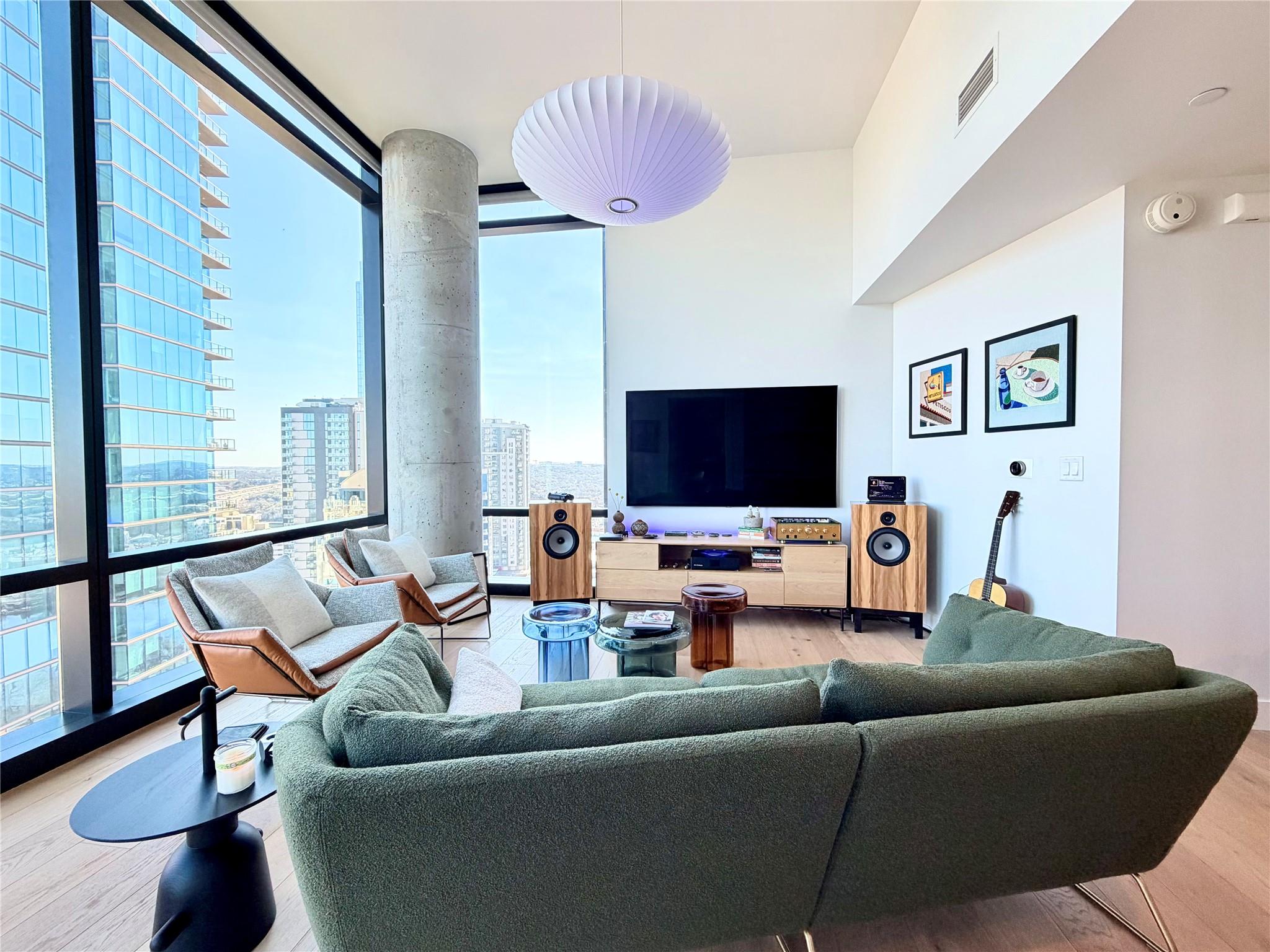 70 Rainey ST 2203