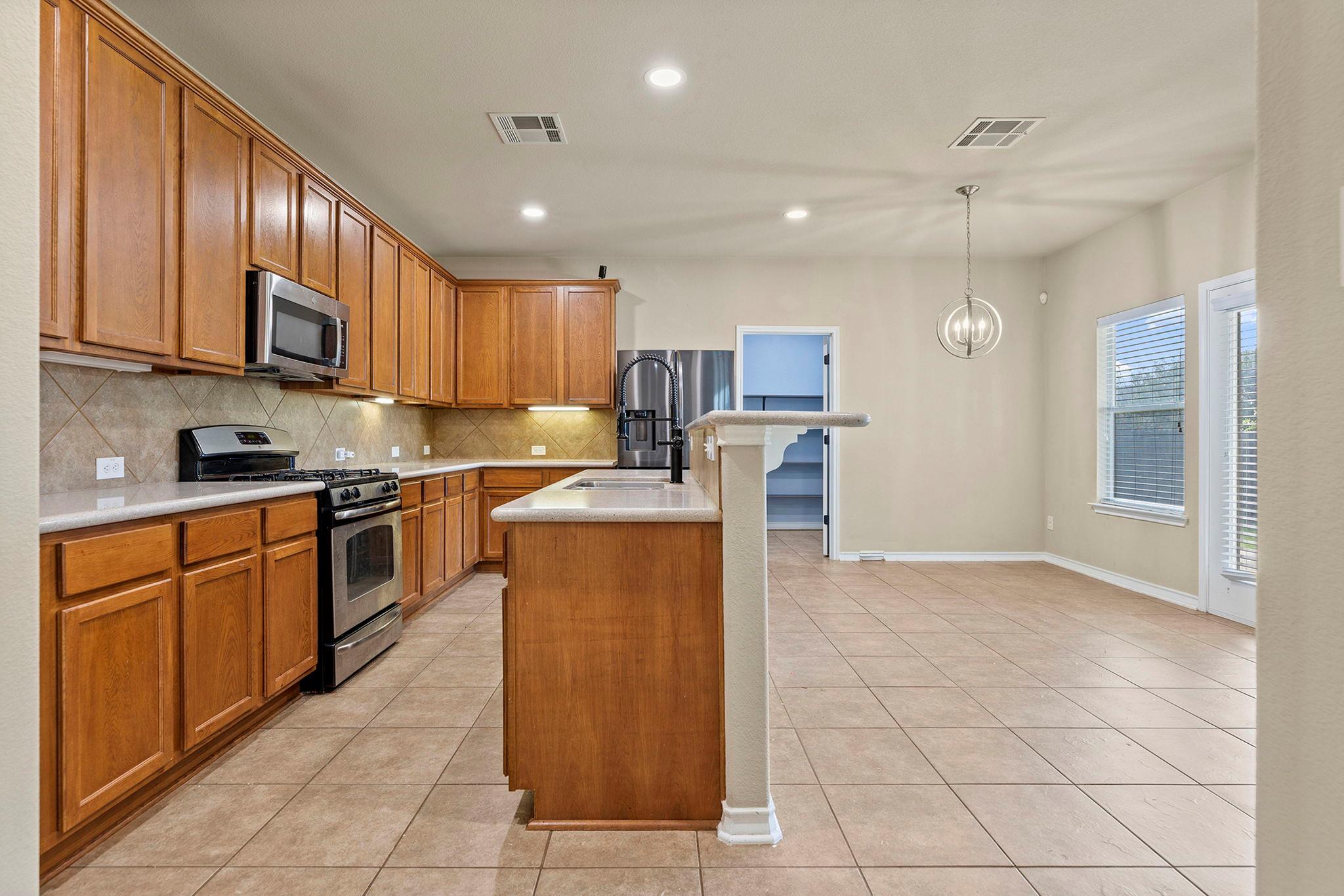 1001 Hondo LN