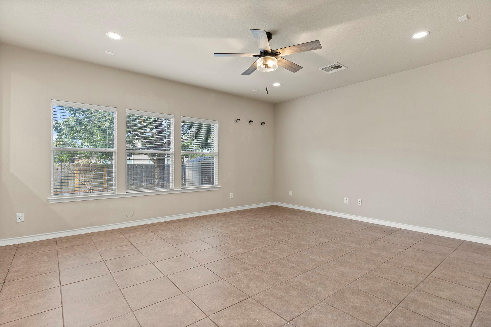 1001 Hondo LN