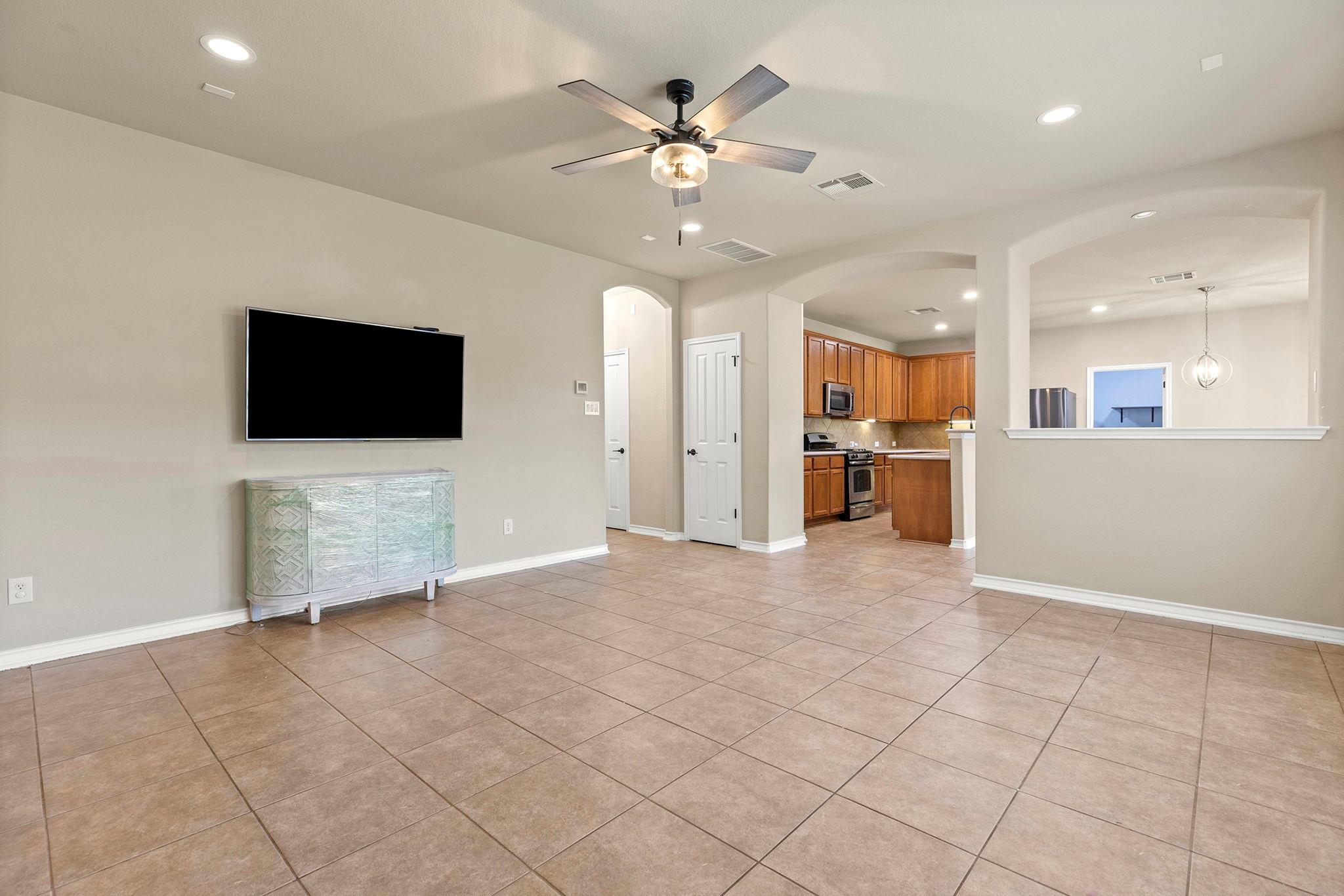 1001 Hondo LN