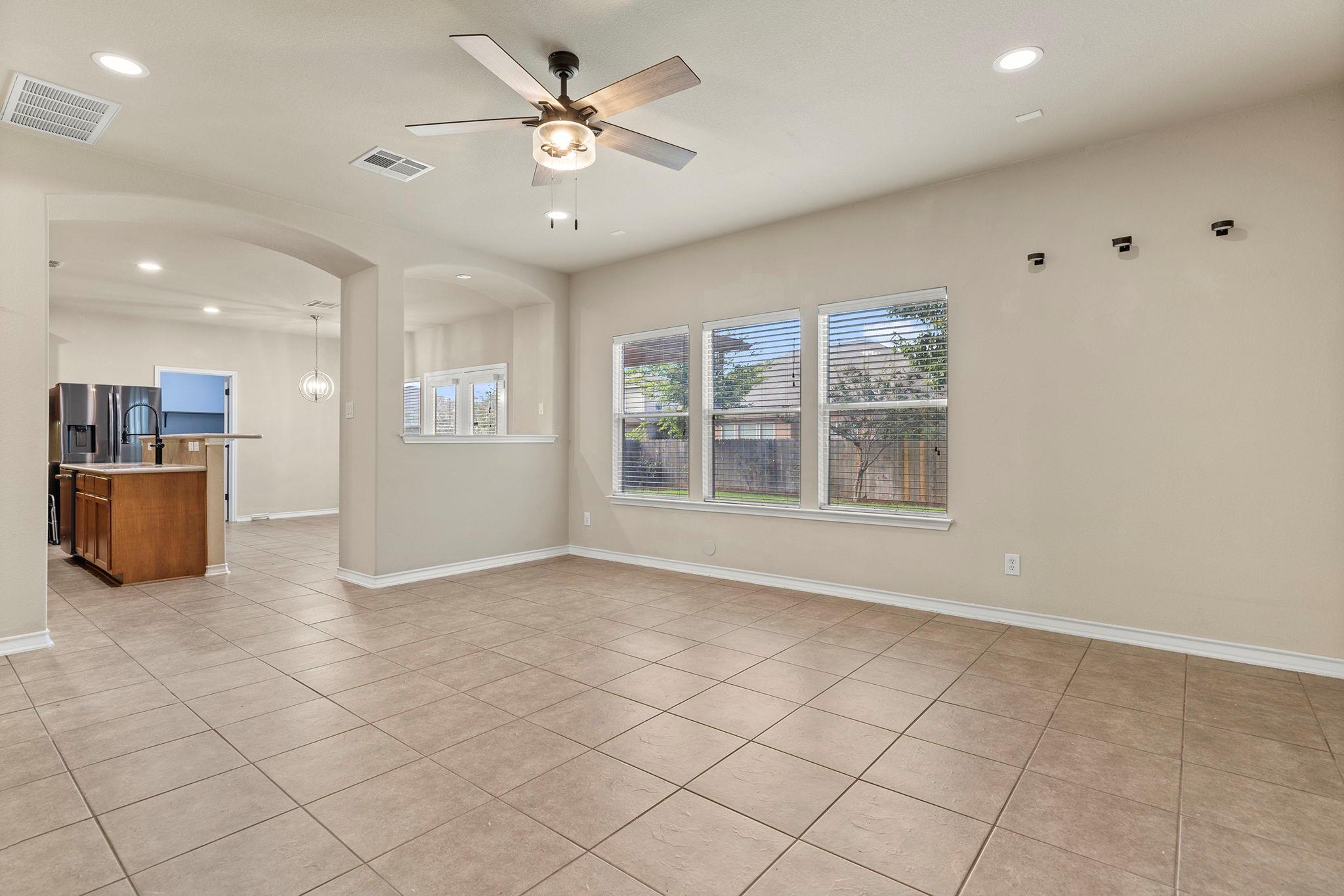 1001 Hondo LN