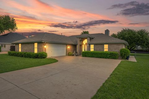 1816 Emerald Isle DR Leander TX 78641