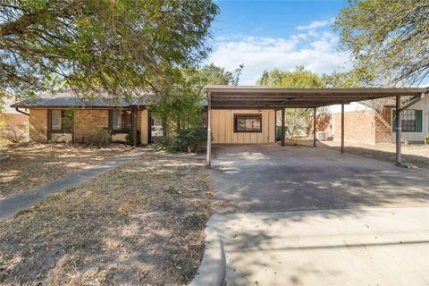 757 N Main ST La Grange TX 78945