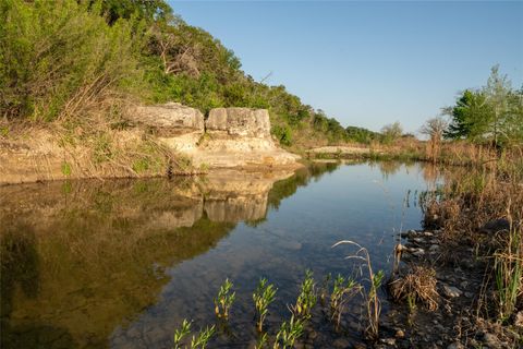 1118 Chimney Valley RD Blanco TX 78606