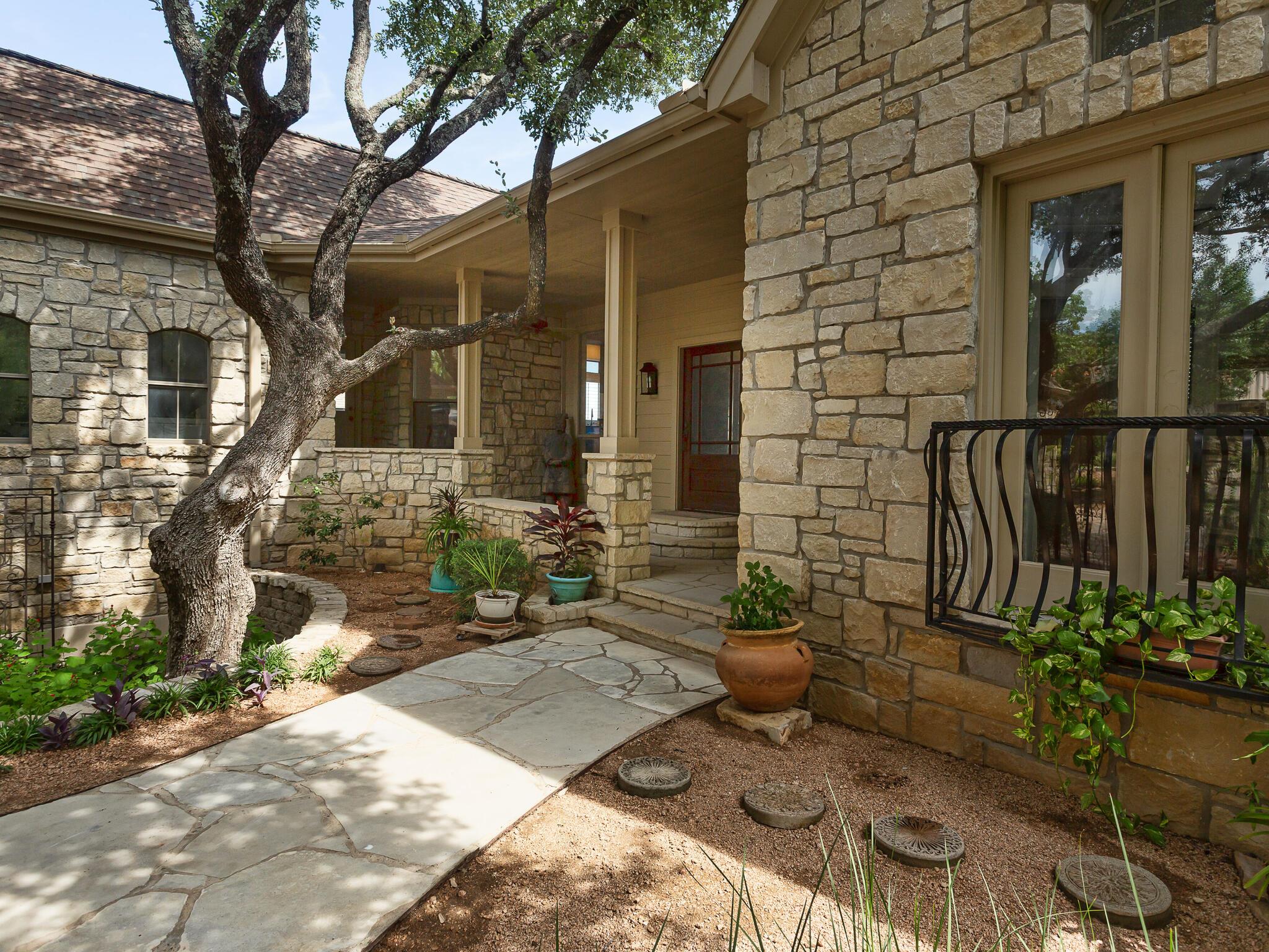 402 Golf Crest LN