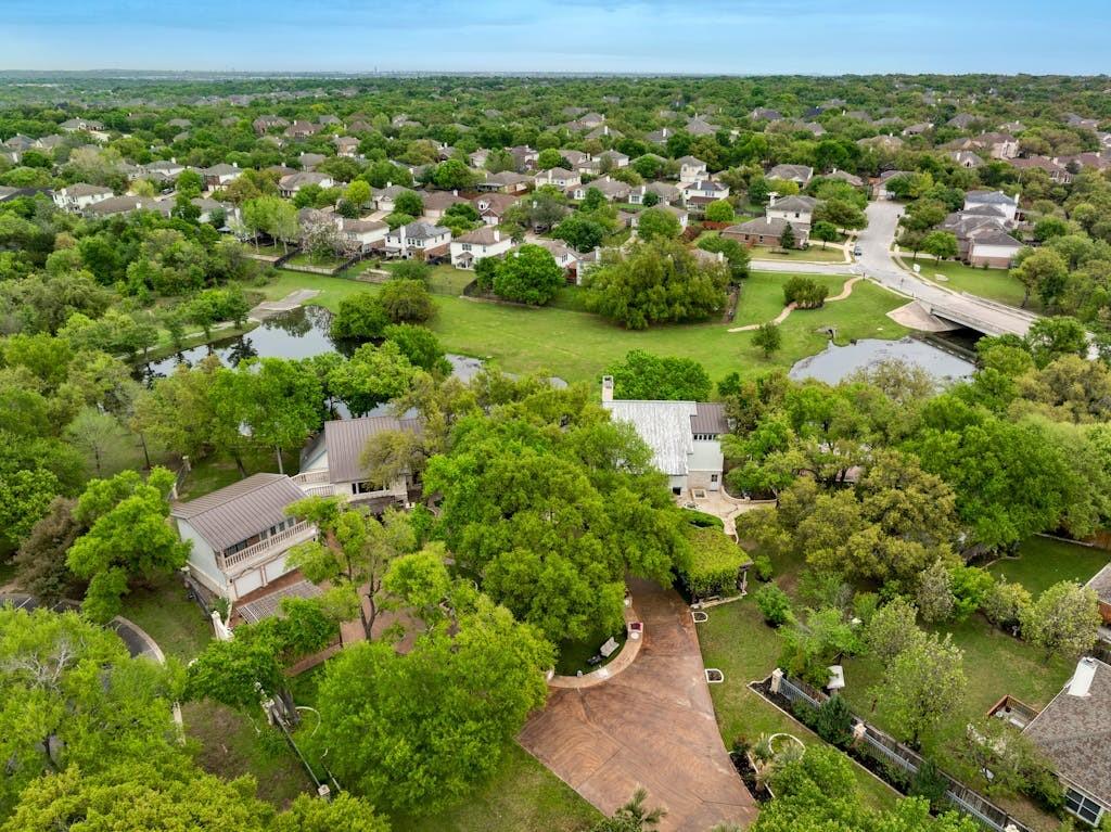 2804 Barefoot LN