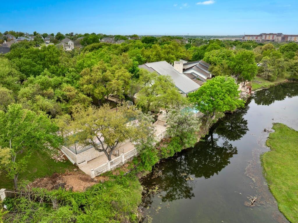 2804 Barefoot LN