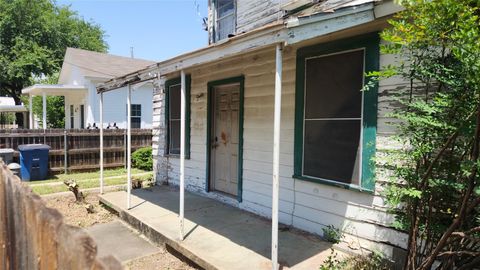 Tiny photo for 85 W Navasota ST, Austin, TX 78702 (MLS # 3823033)