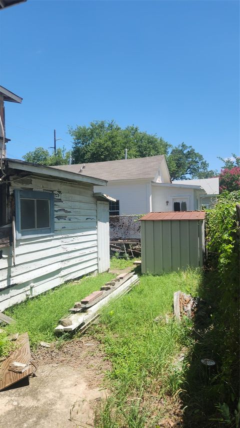 Tiny photo for 85 W Navasota ST, Austin, TX 78702 (MLS # 3823033)