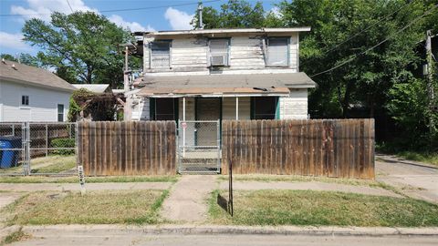 Photo of 85 W Navasota ST, Austin, TX 78702 (MLS # 3823033)