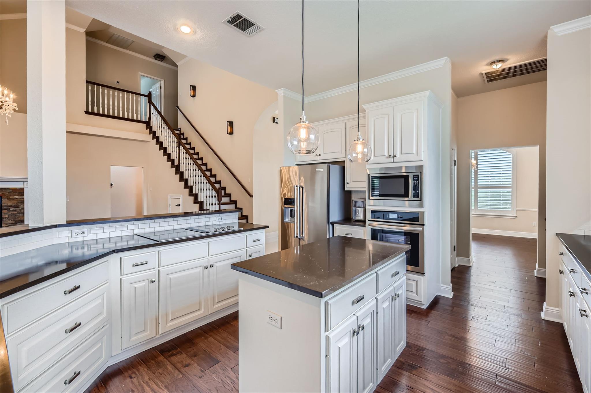 2114 Cliffs Edge DR