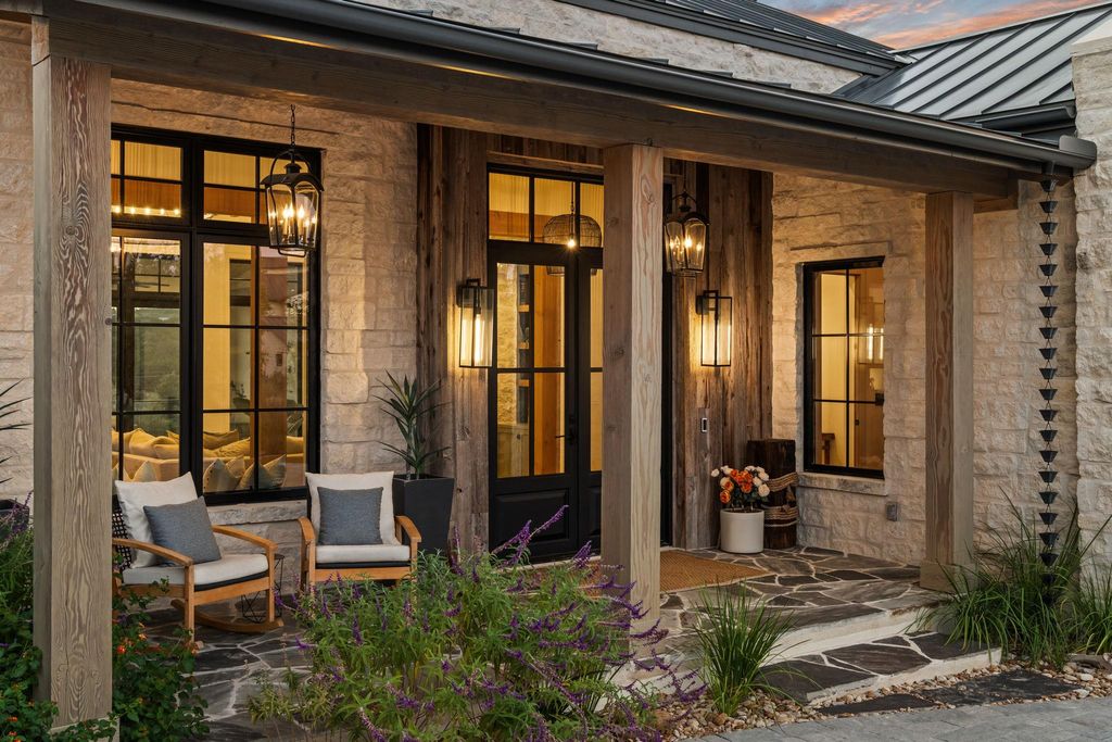 Photo for 12625 Maidenhair LN #33, Austin, TX 78738 (MLS # 5289473)