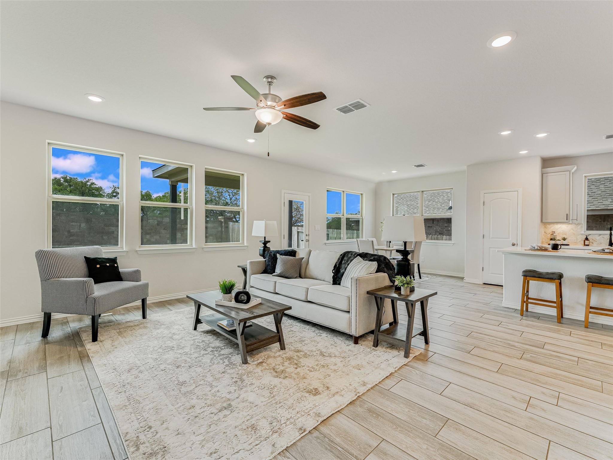 Photo 4 of 21 of 609 Jaboncillo ST house