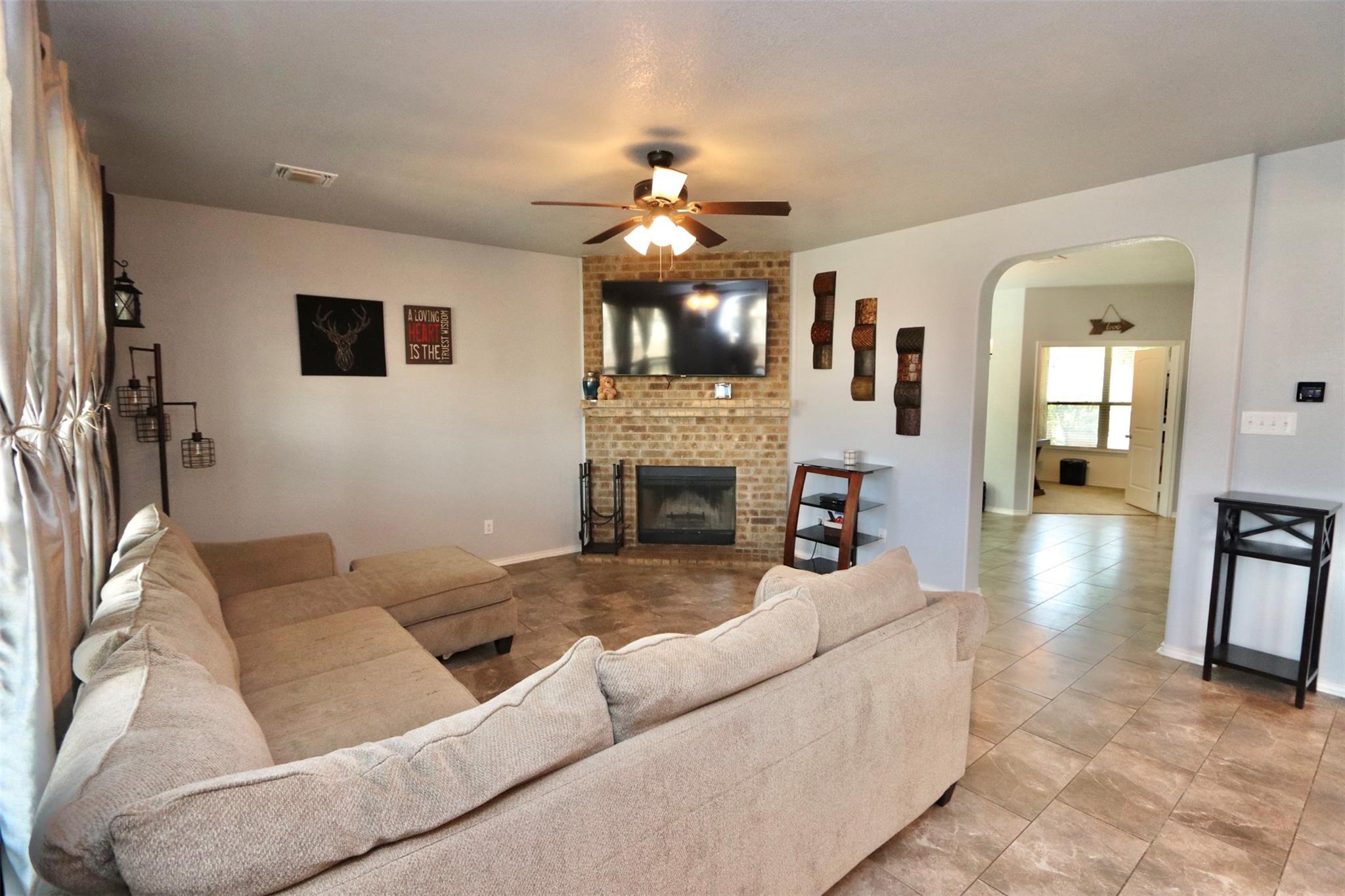 1712 Uhland DR