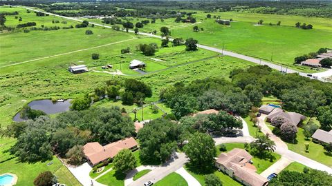 A home in Luling