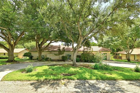 A home in Luling