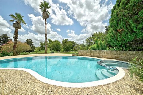 A home in Luling