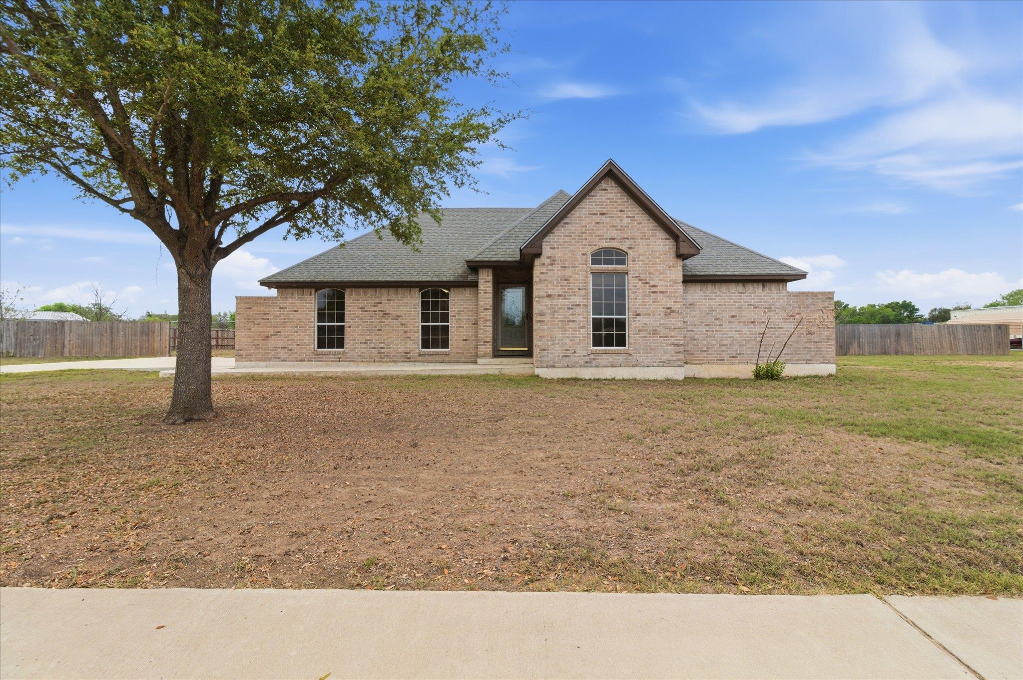 Photo 1 of 27 — 197 Thomas DR, Martindale, TX 78655