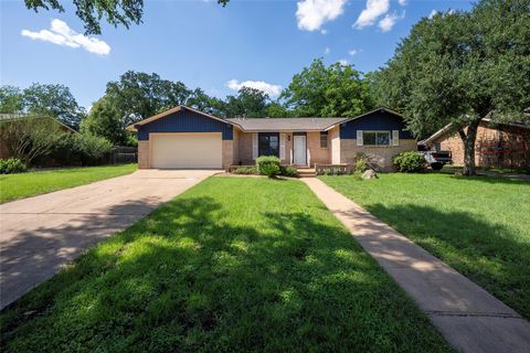 Photo of 807 Country Club RD, Georgetown, TX 78628 (MLS # 3177777)