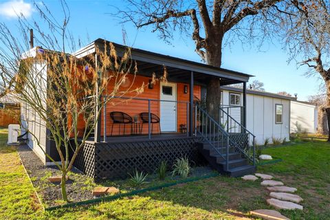 Photo of 728 Driftwood LN, Cottonwood Shores, TX 78657 (MLS # 3965621)