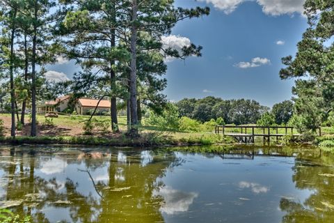 A home in Giddings