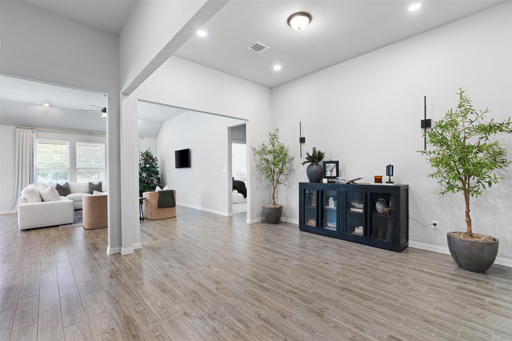 12804 Mission River DR