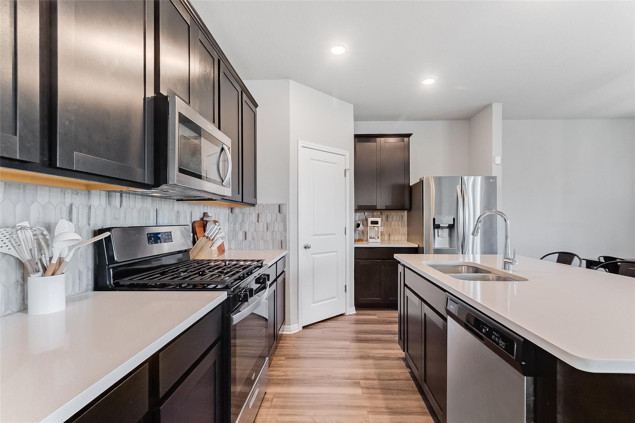 516 Longmount CV