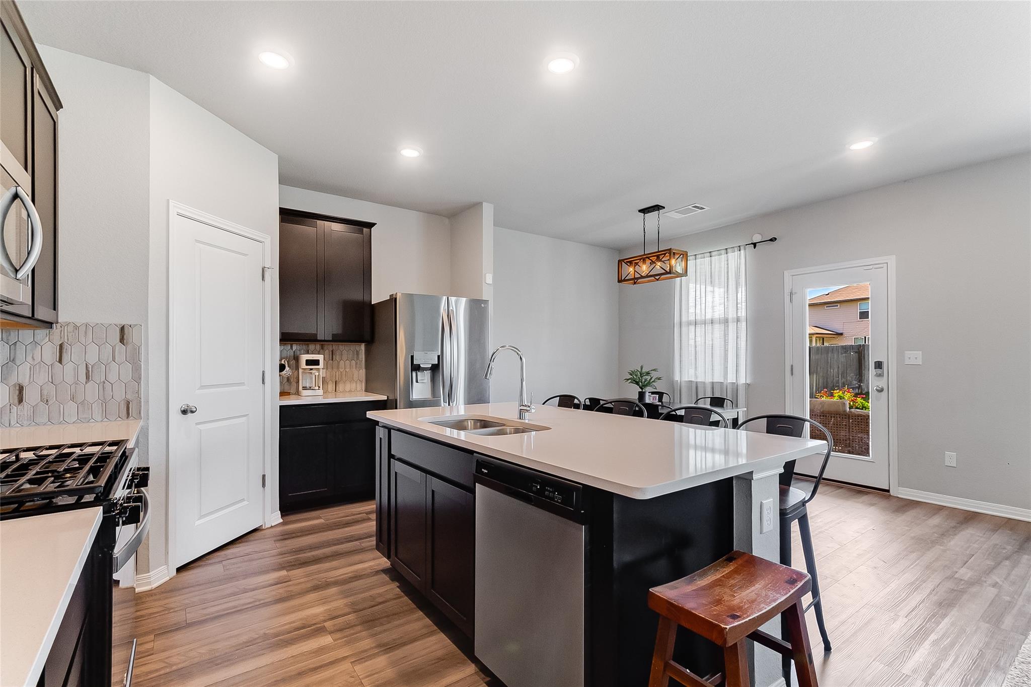 516 Longmount CV