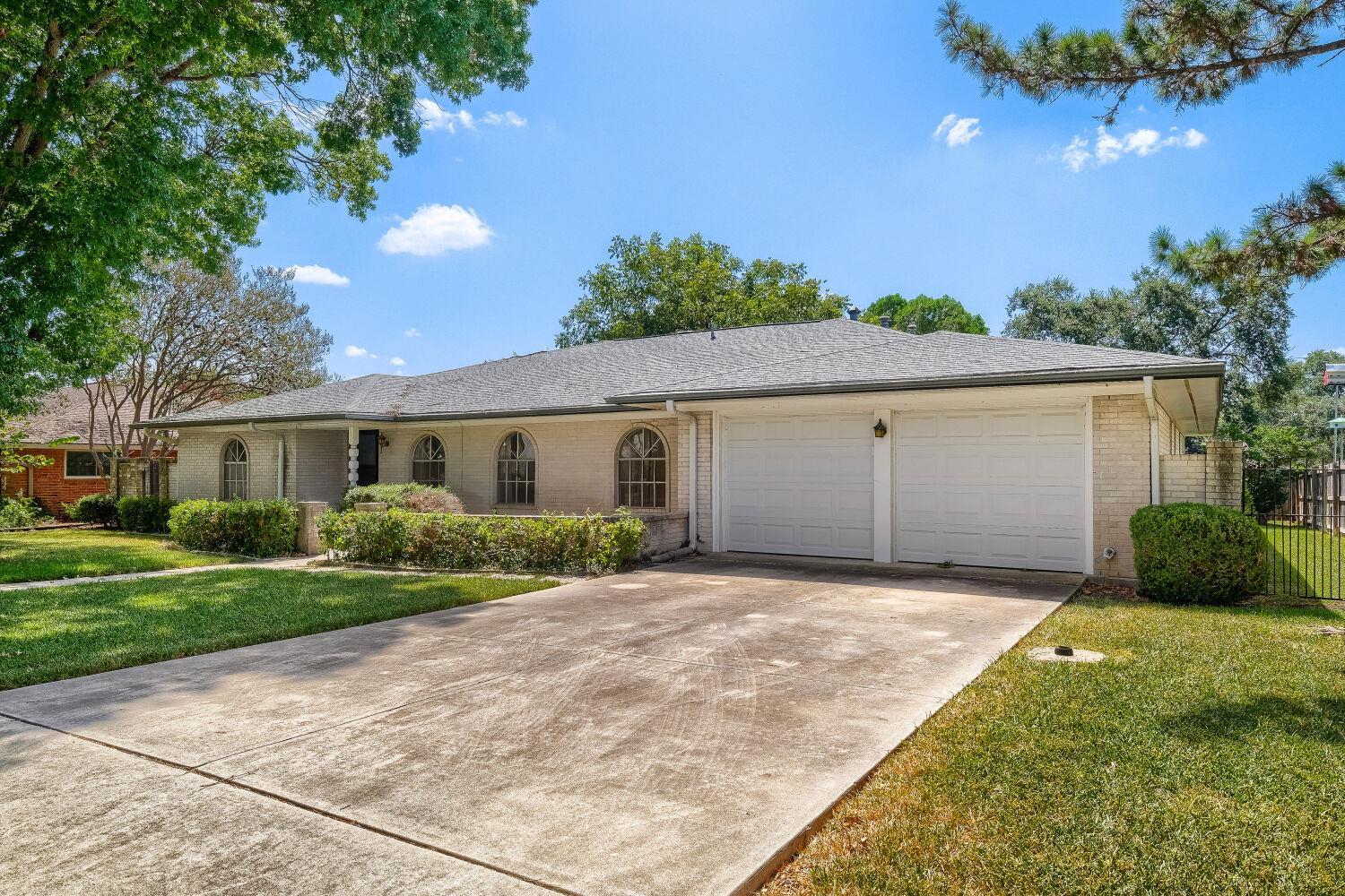 6018 Woodwick DR