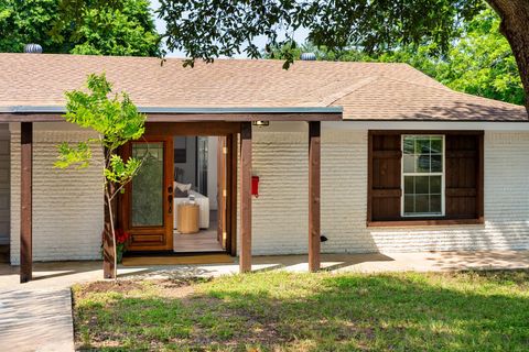 Photo of 2403 Little John LN, Austin, TX 78704 (MLS # 8600591)