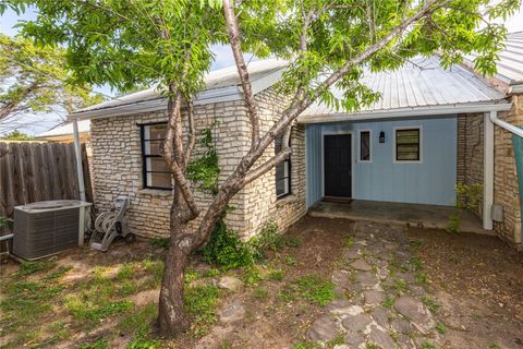 110 Shady Bluff CT Wimberley TX 78676