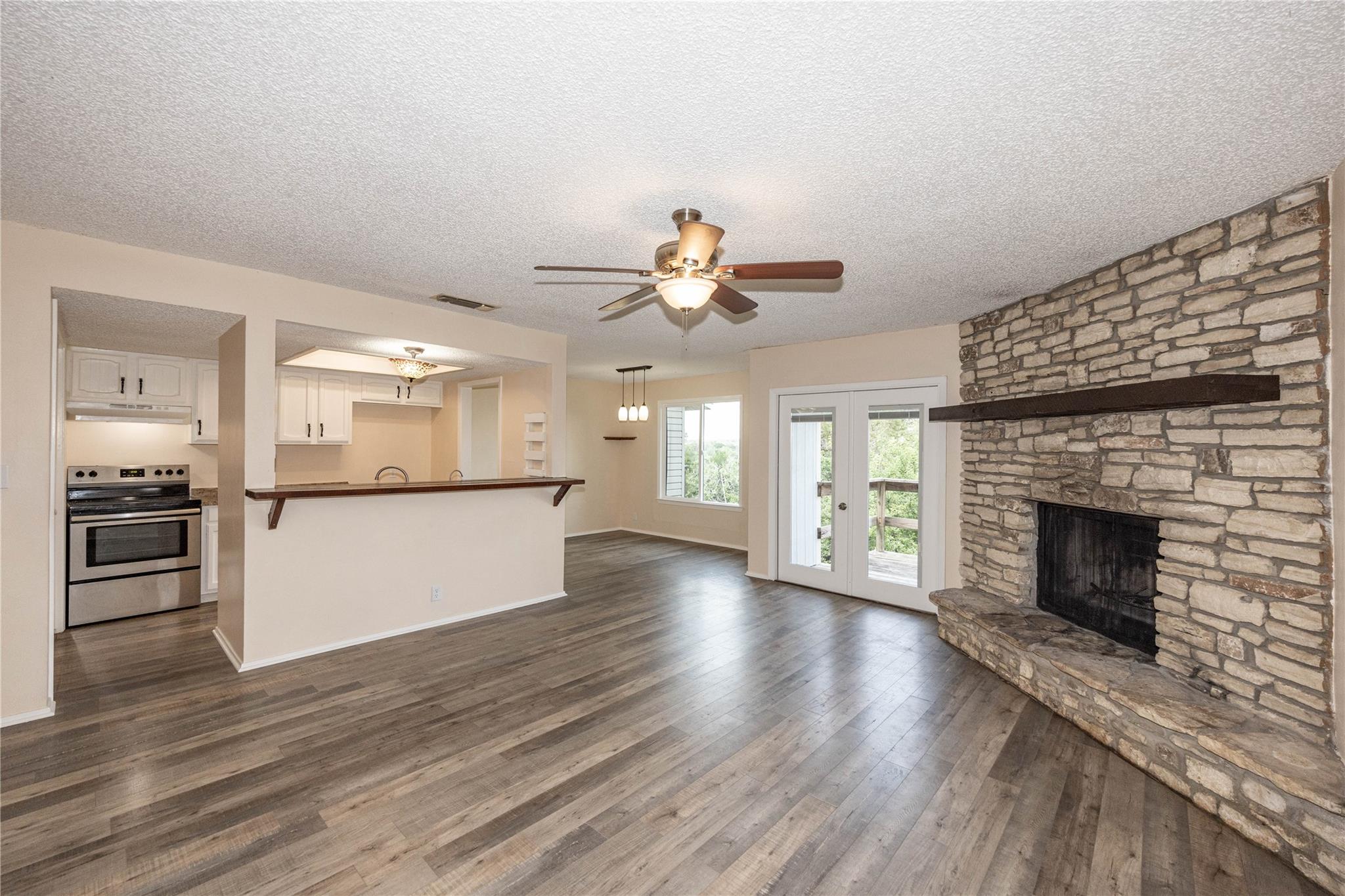 110 Shady Bluff CT