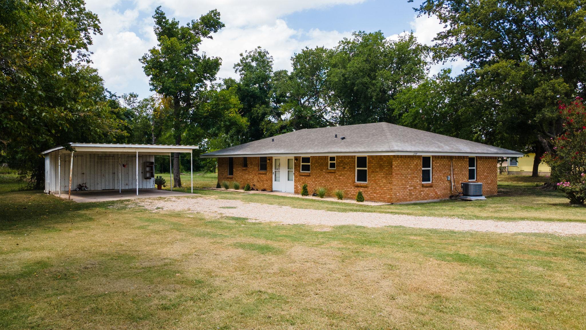 2109 W Avenue B A and B