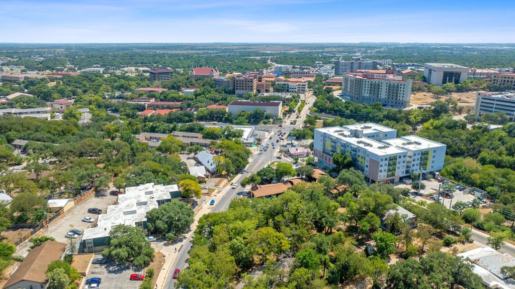 Photo of 905 N Lbj DR, San Marcos, TX 78666 (MLS # 6189742)